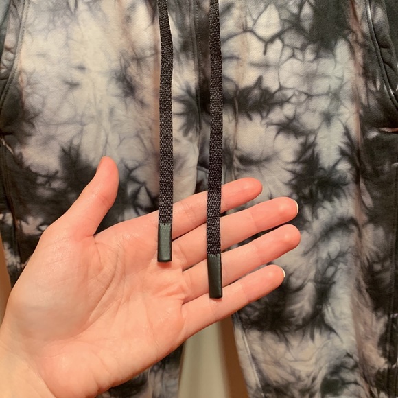 Warm down Lululemon joggers - Picture 3 of 8